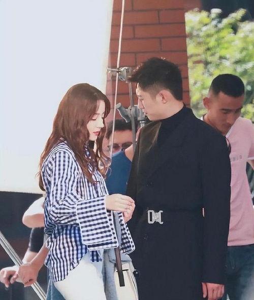 娱乐吃瓜男隐婚,娱乐吃瓜男背后的婚姻真相